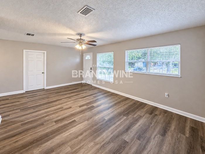 10004 N Altman St - Photo 5 of 22