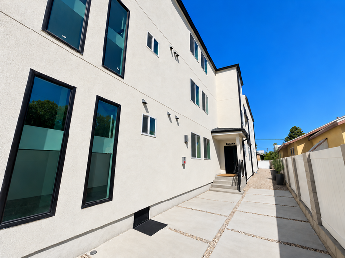1603 W 36th St #207 - Photo 5 of 24
