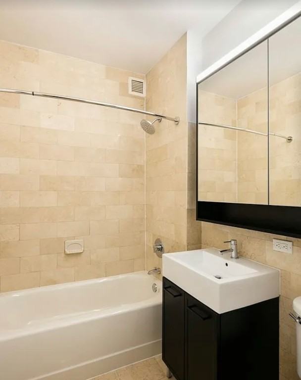 63 Wall St #2603 - Photo 3 of 4