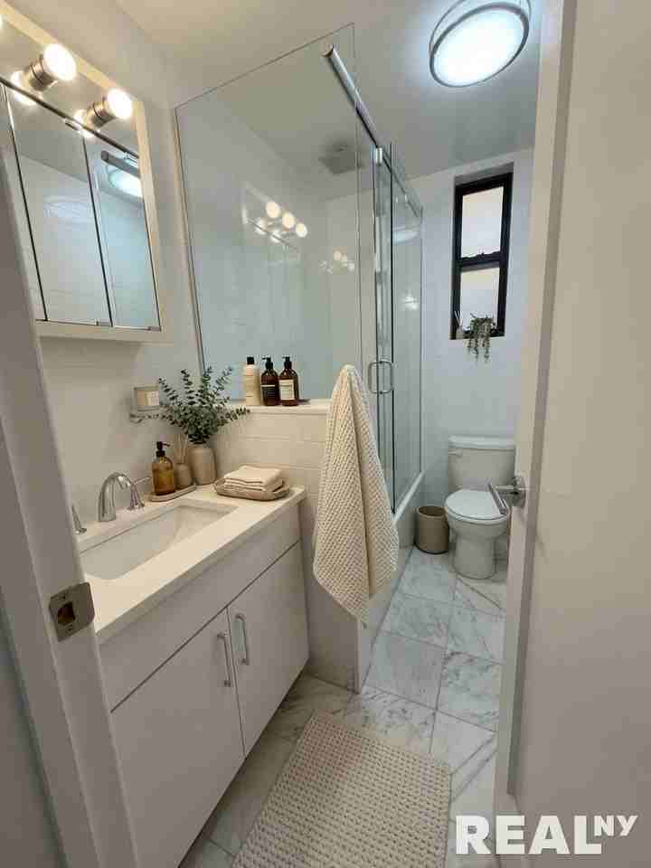 W 68th St #8A - Photo 3 of 4