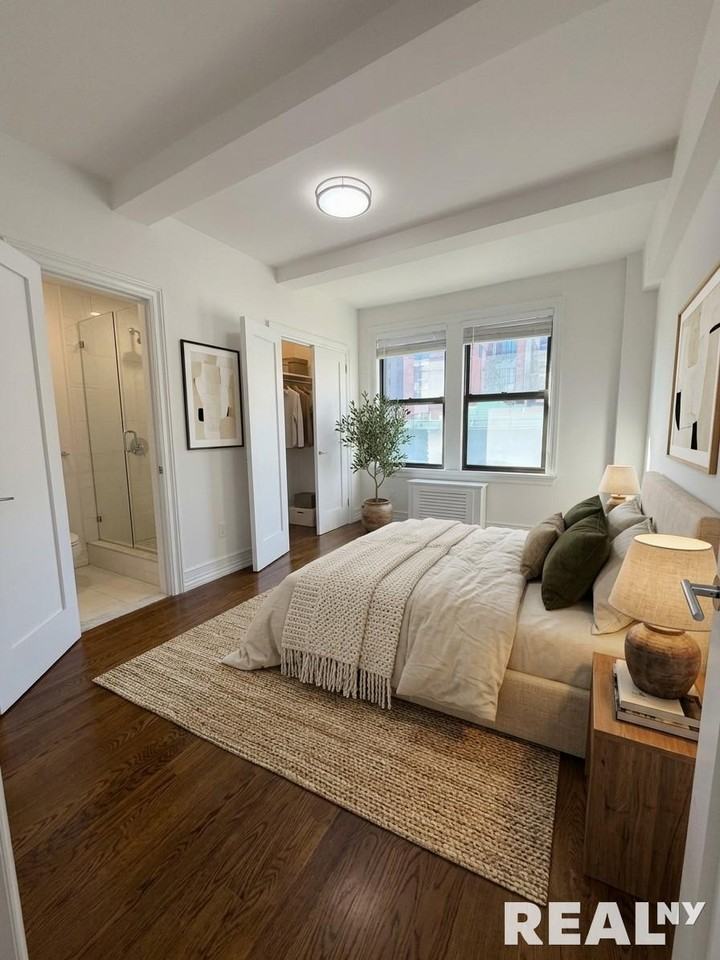 W 68th St #8A - Photo 4 of 4