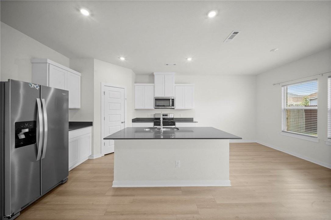3844 Pinecrest St - Photo 5 of 30