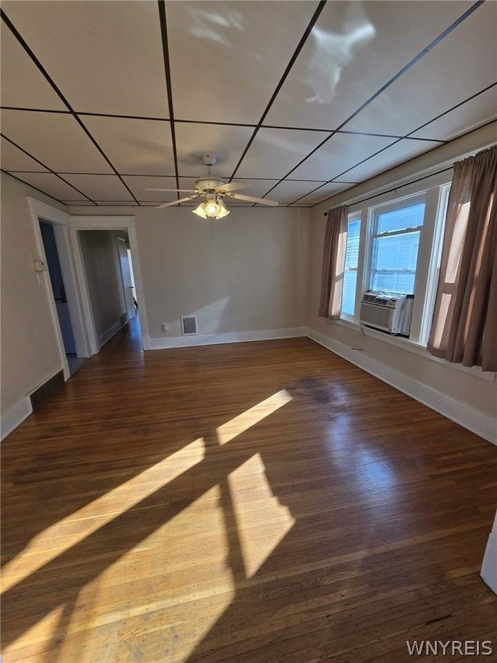 217 Hartwell Rd - Photo 3 of 19