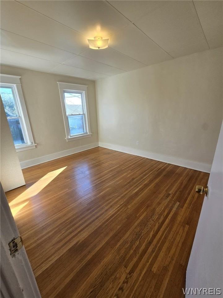 217 Hartwell Rd - Photo 5 of 19