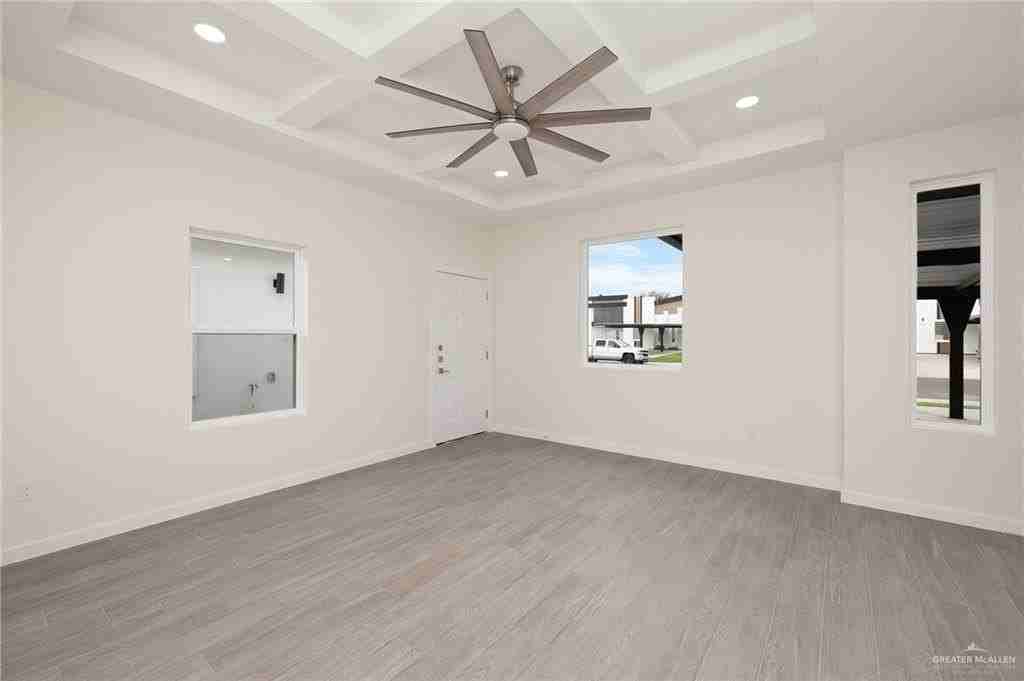 608 N Emerald Ave - Photo 4 of 16