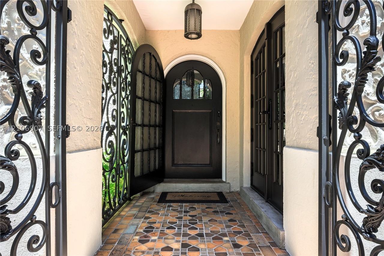 1822 Country Club Prado #0 - Photo 3 of 31