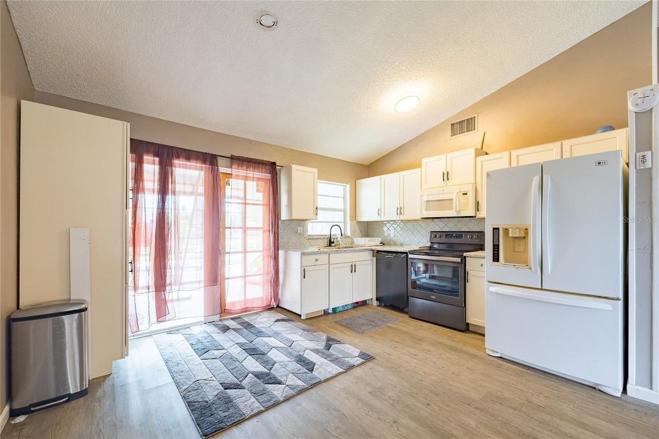 7250 Fullerton Ct - Photo 5 of 15