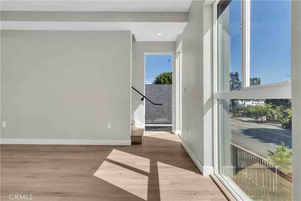 661 S Soto St - Photo 3 of 14