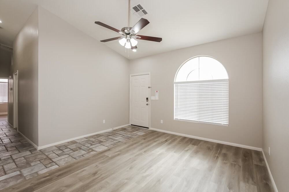 6172 Halehaven Dr - Photo 3 of 16