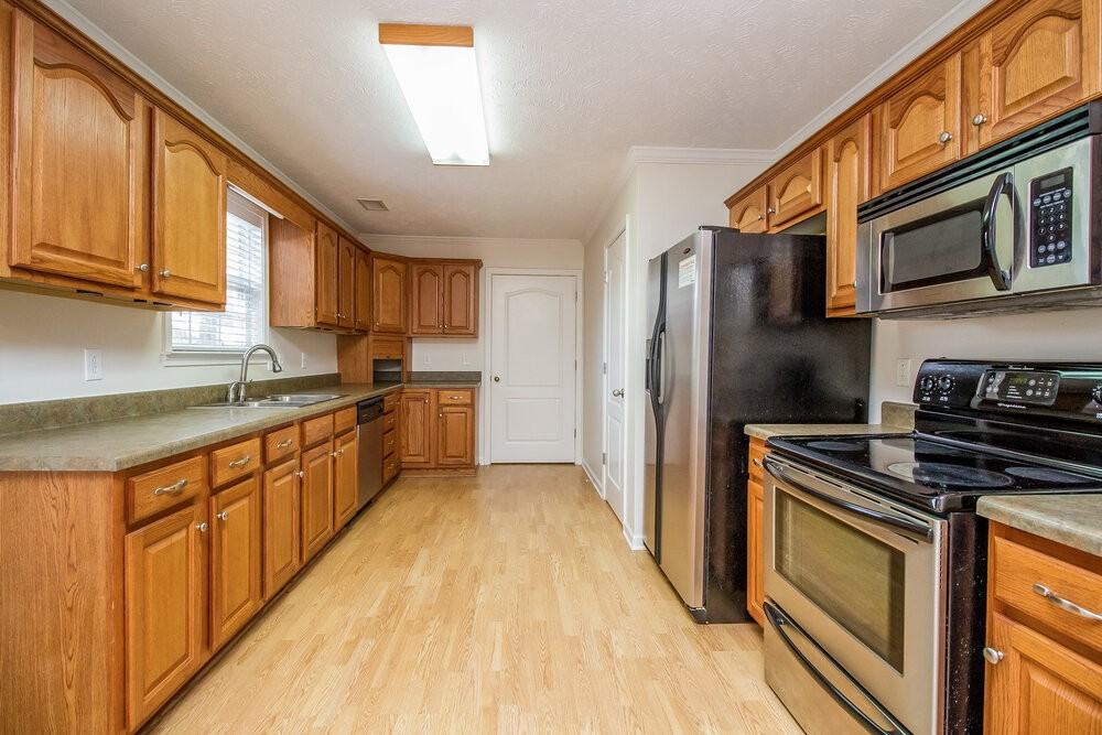 2829 Waywood Dr - Photo 4 of 15