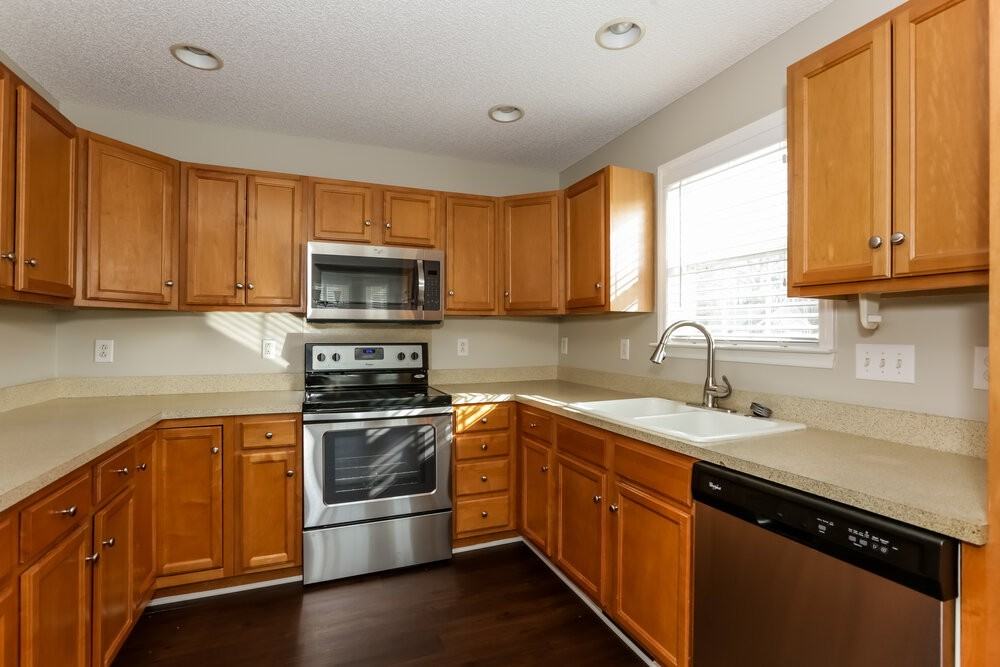 8112 Poplar Grove Cir - Photo 4 of 13