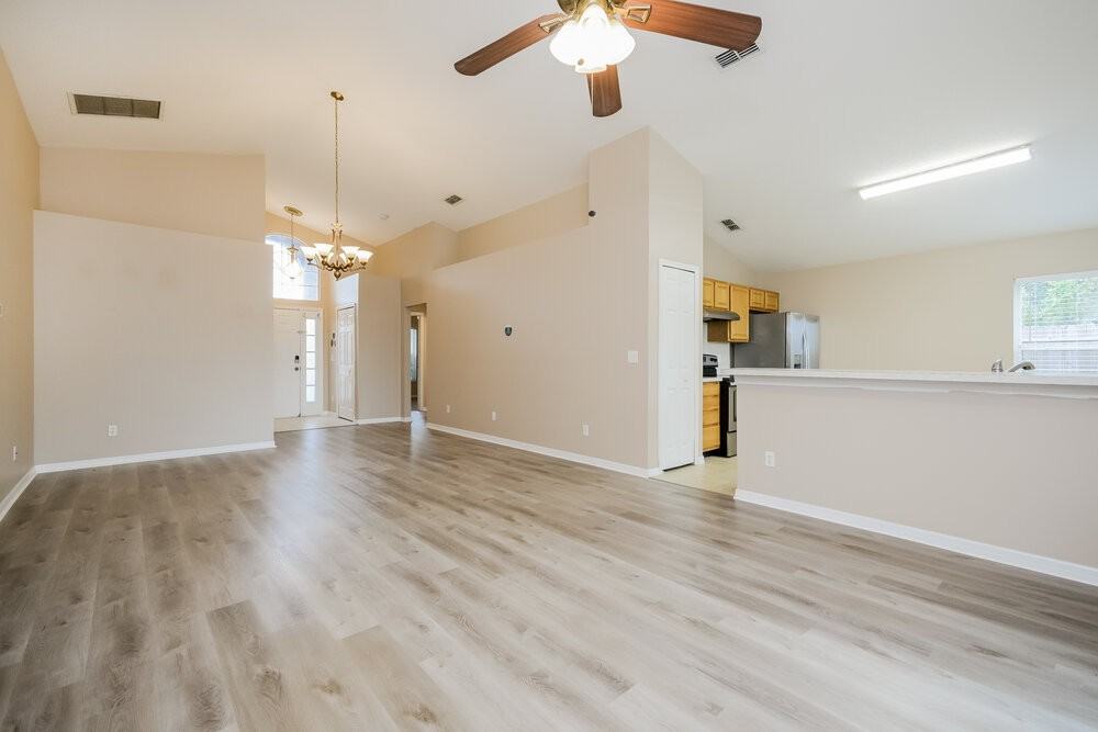 2155 Colonial Woods Blvd - Photo 4 of 16