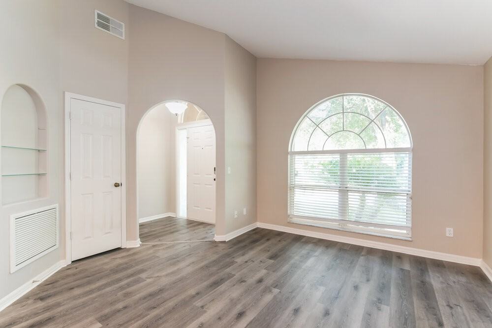 302 Laurel Cove Ct - Photo 3 of 16