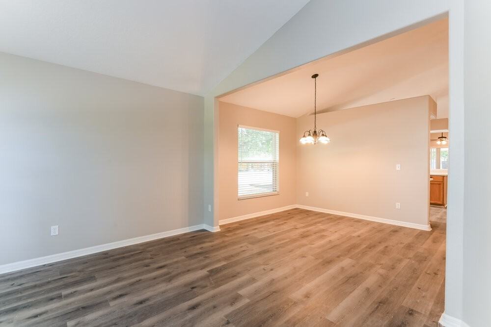 302 Laurel Cove Ct - Photo 4 of 16