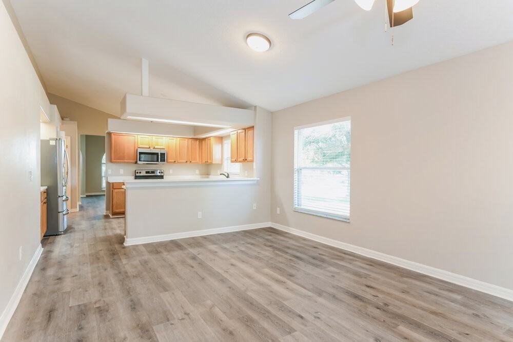 302 Laurel Cove Ct - Photo 5 of 16