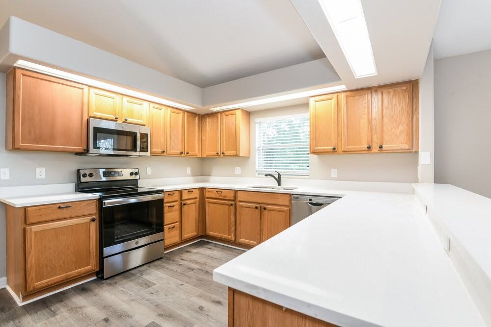 302 Laurel Cove Ct - Photo 7 of 16