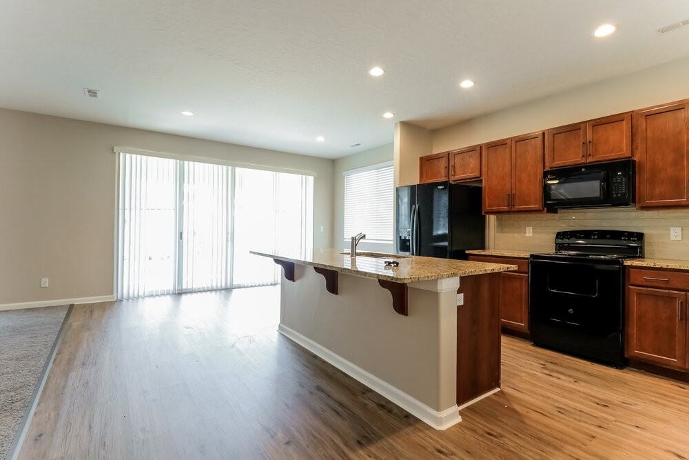 245 Nw - Photo 6 of 17