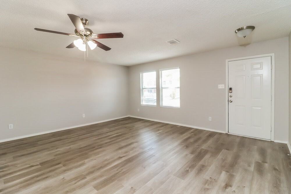 8728 Stonebriar Ln - Photo 3 of 16