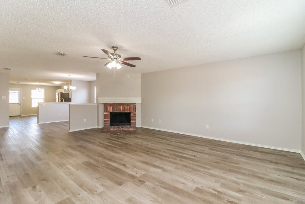 8728 Stonebriar Ln - Photo 5 of 16