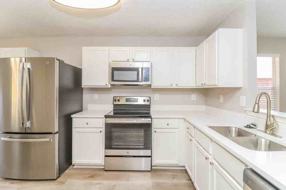 8728 Stonebriar Ln - Photo 7 of 16