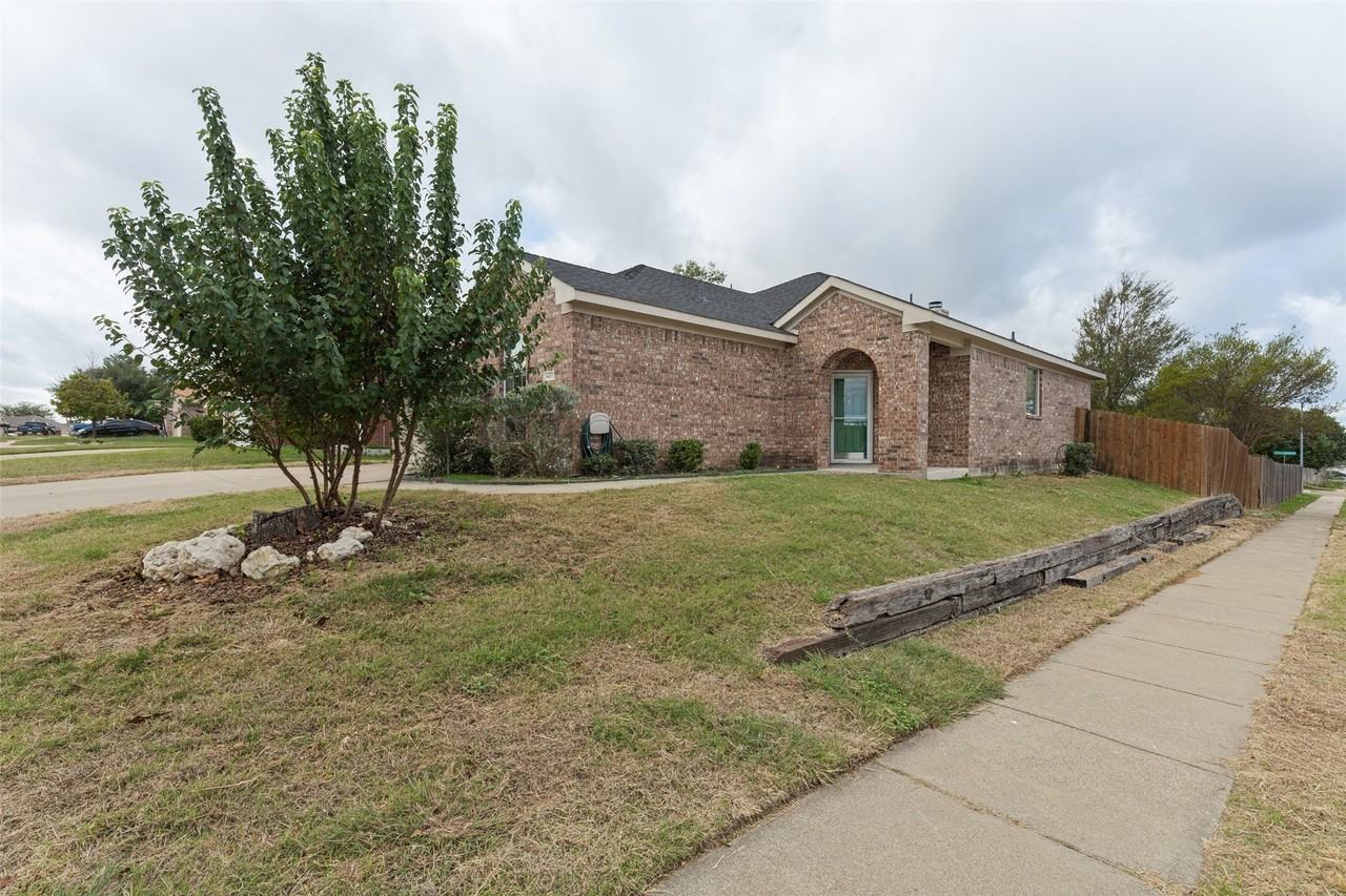 6421 Downeast Dr - Photo 2 of 25