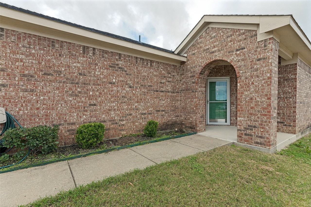 6421 Downeast Dr - Photo 3 of 25