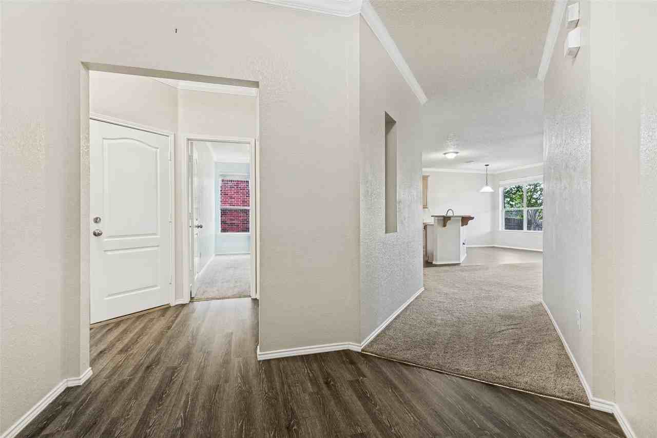 6421 Downeast Dr - Photo 4 of 25