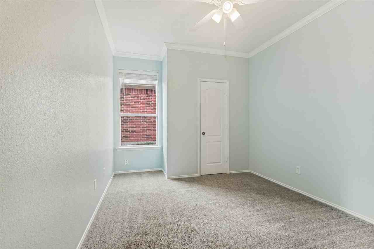 6421 Downeast Dr - Photo 5 of 25