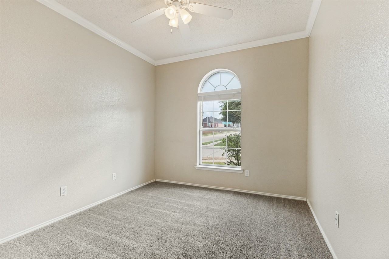 6421 Downeast Dr - Photo 6 of 25