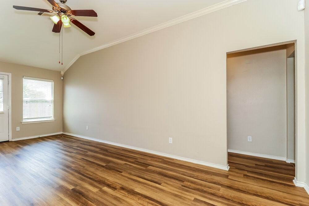2145 Shane Ave - Photo 3 of 16