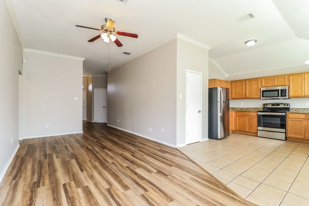 2145 Shane Ave - Photo 4 of 16