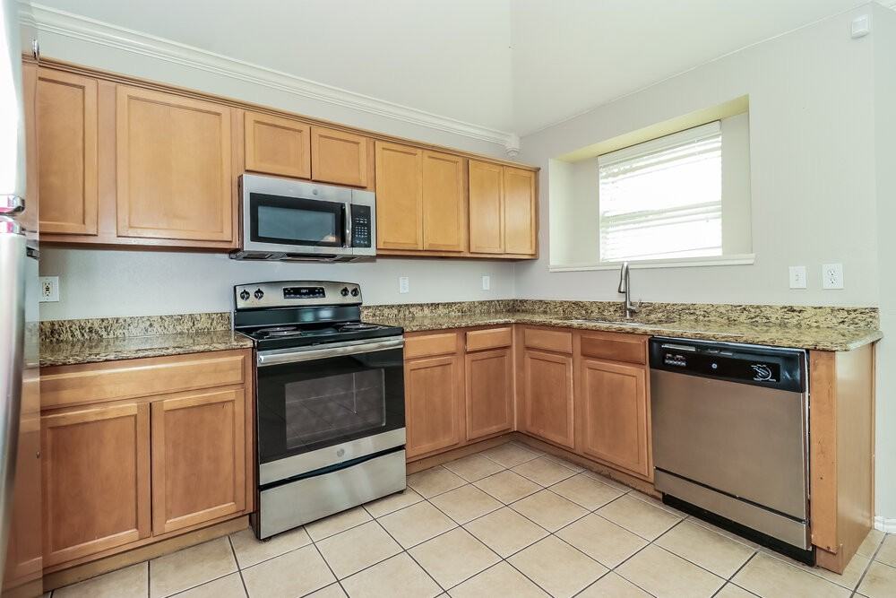 2145 Shane Ave - Photo 7 of 16