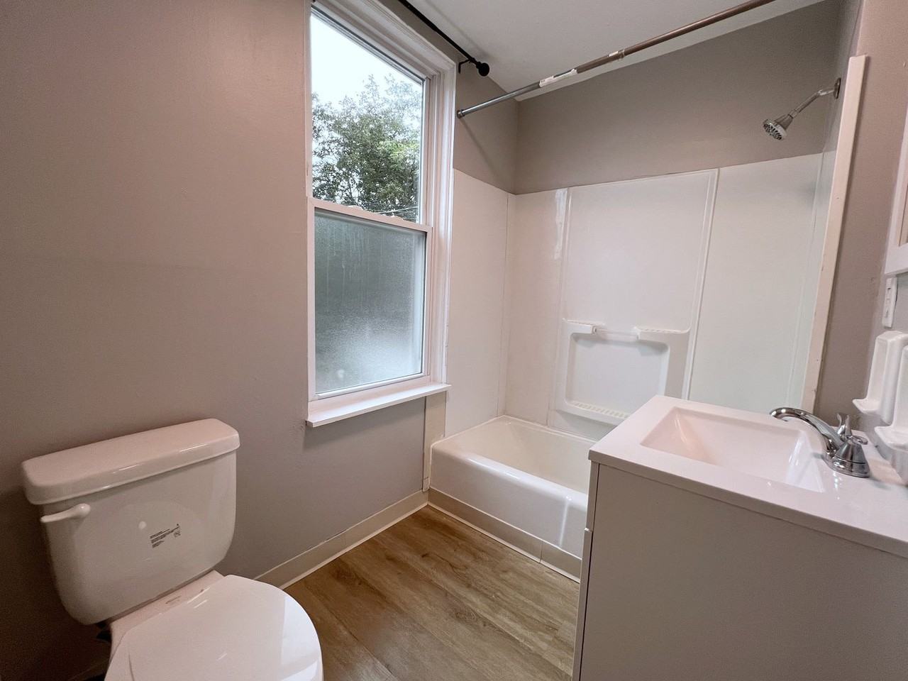 530 Russellwood Ave - Photo 5 of 21