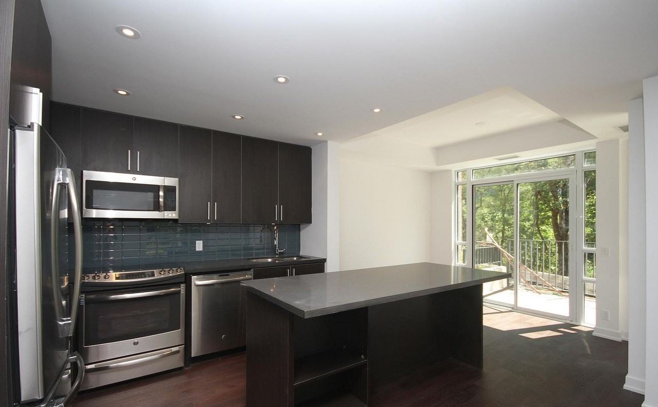 2212 Lake Shore Boulevard West #T.H - Photo 3 of 14