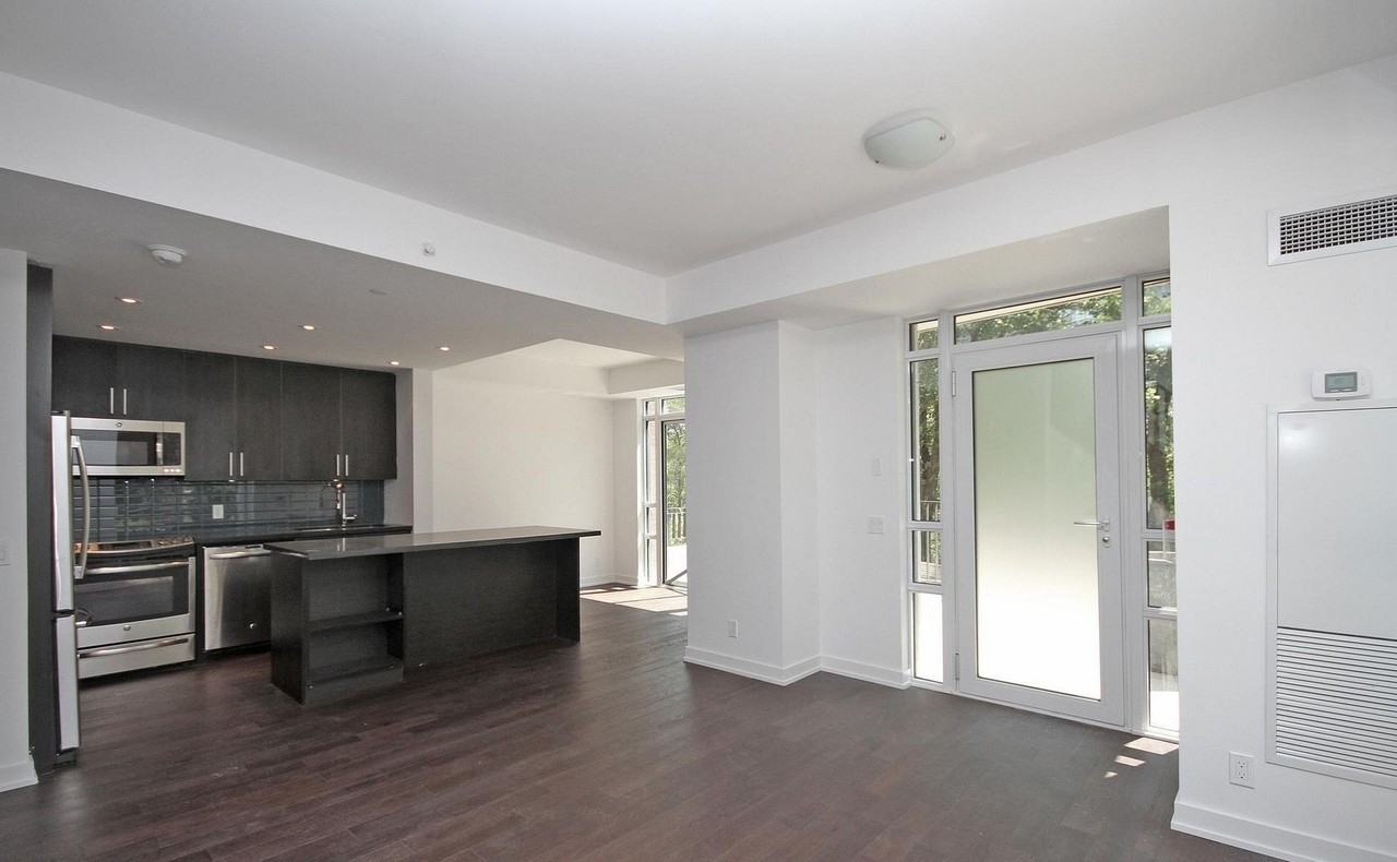 2212 Lake Shore Boulevard West #T.H - Photo 5 of 14