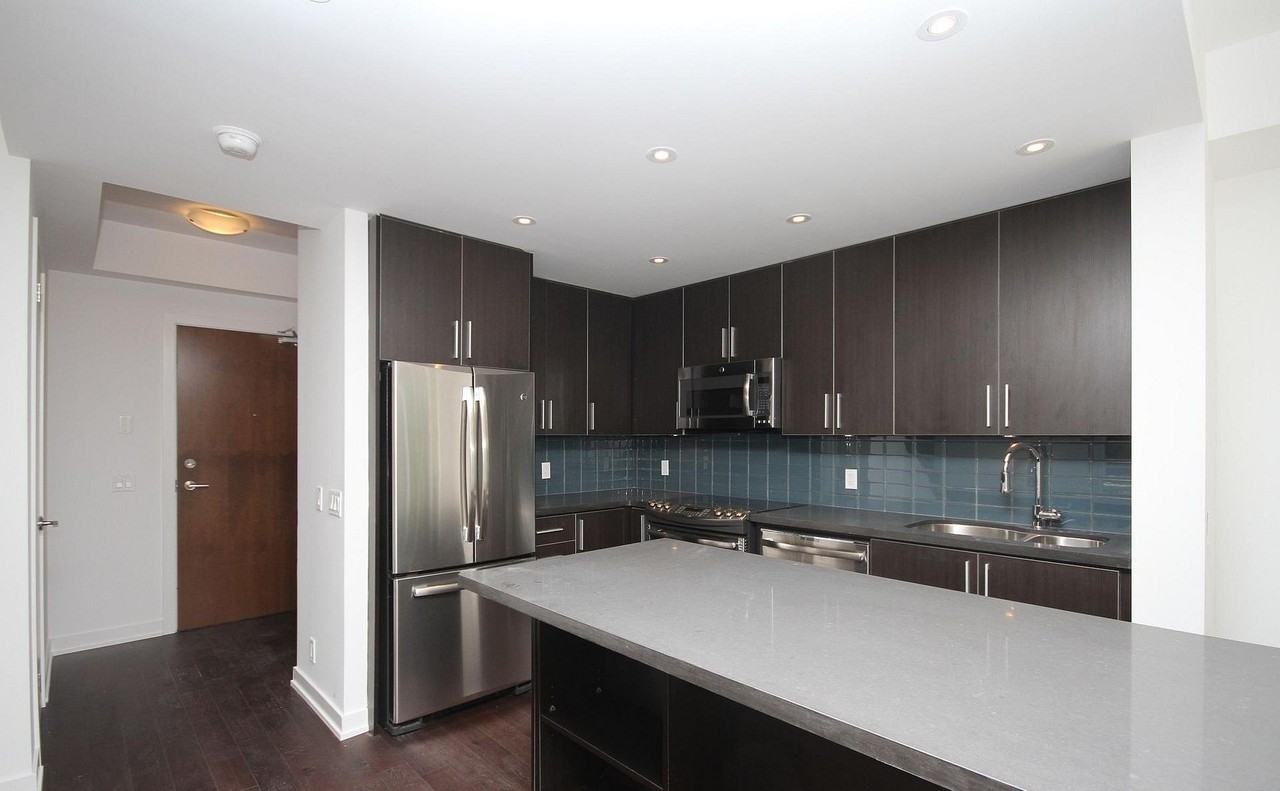 2212 Lake Shore Boulevard West #T.H - Photo 2 of 14