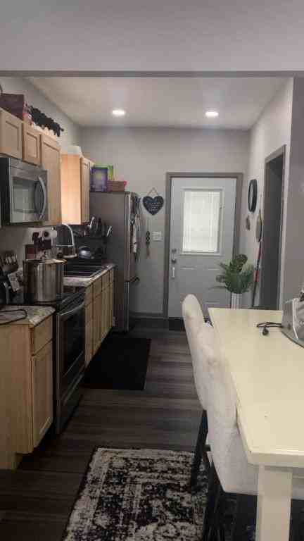 431 Bingham St - Photo 5 of 10