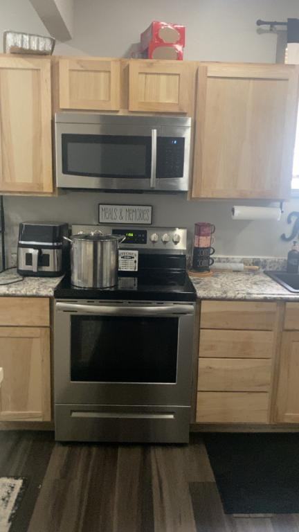 431 Bingham St - Photo 6 of 10