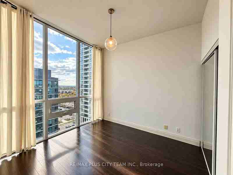 1185 The Queensway #1211 - Photo 3 of 5