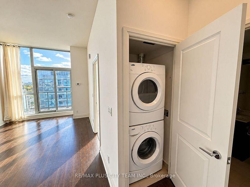 1185 The Queensway #1211 - Photo 4 of 5