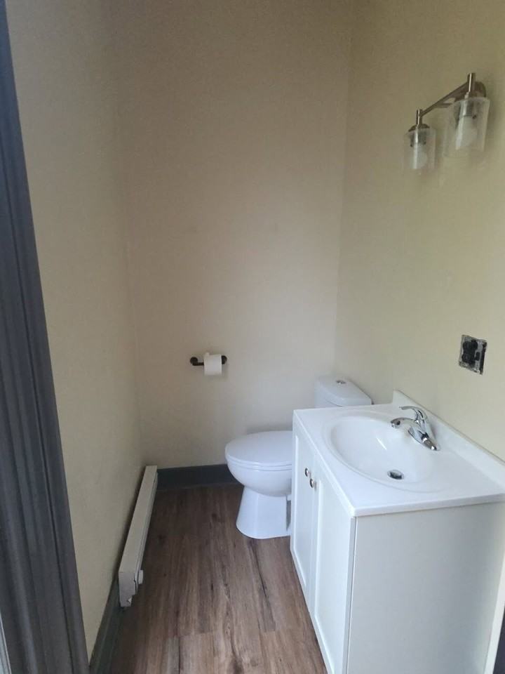 225 Madison St #02 - Photo 3 of 5