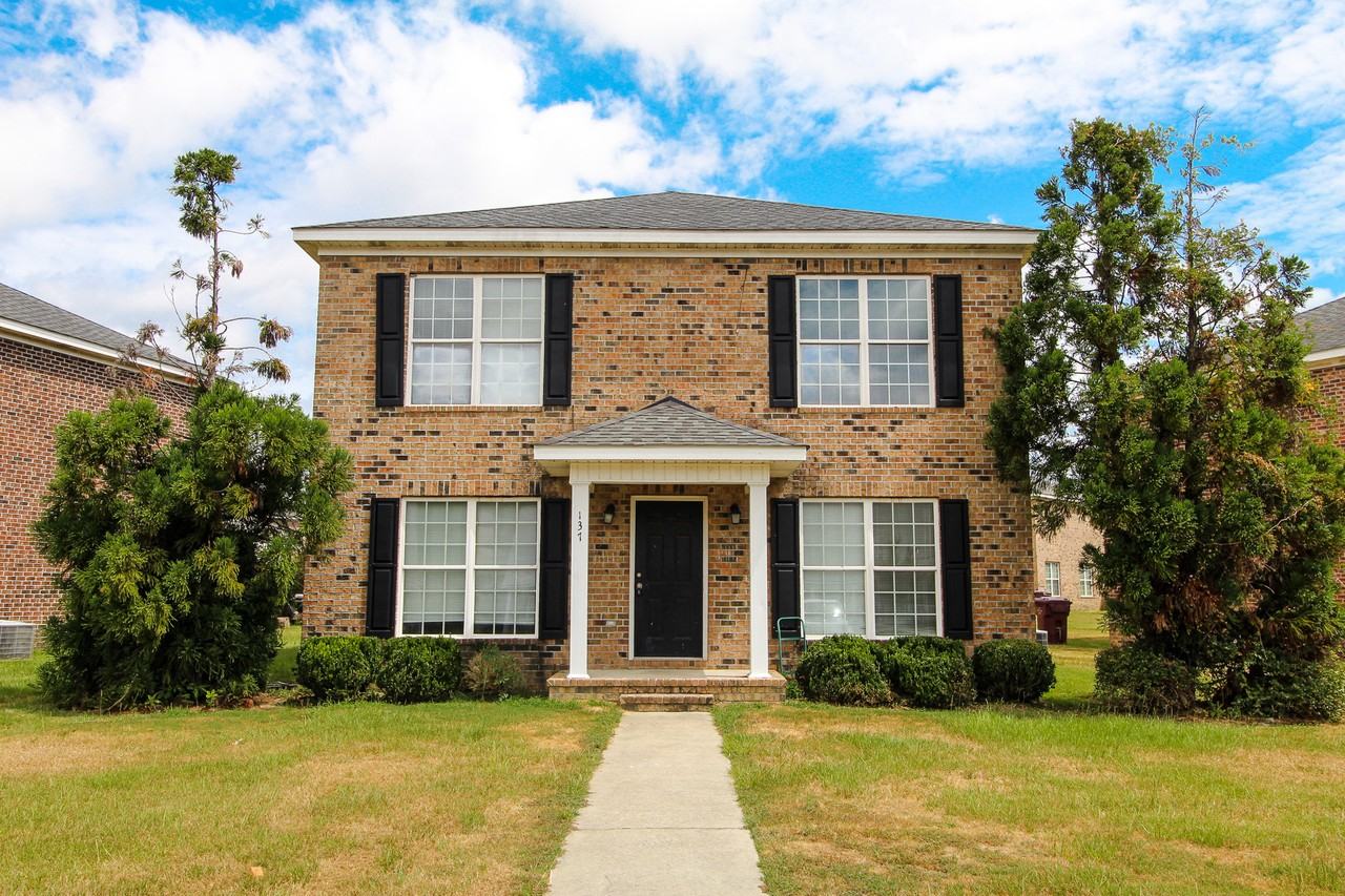 137 Herschel Dr