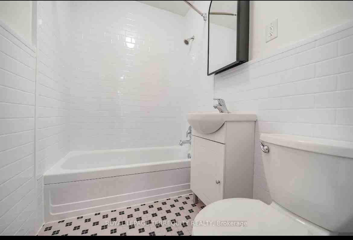 554 Harvie Ave - Photo 4 of 7