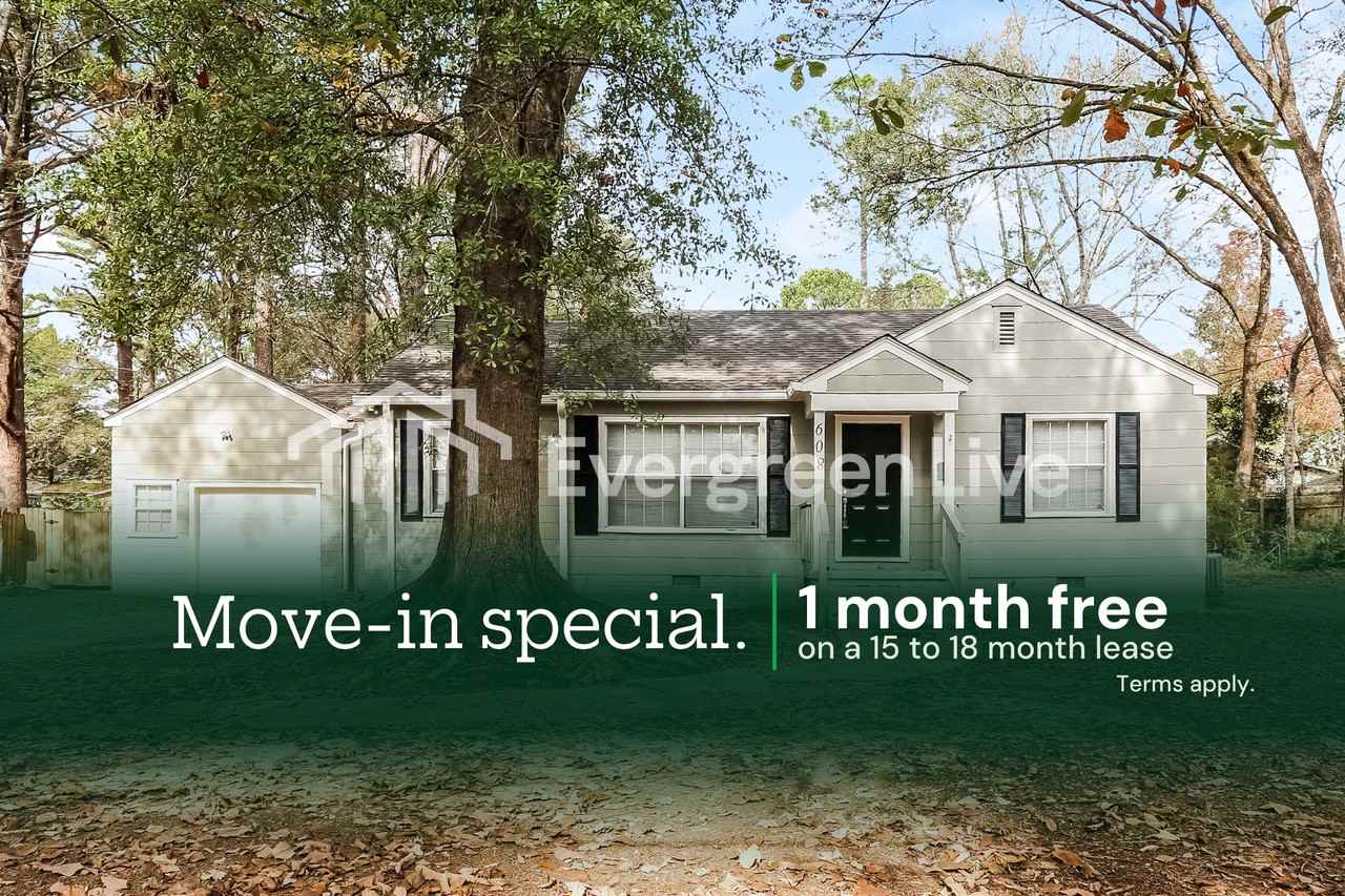 608 Colonial Cir