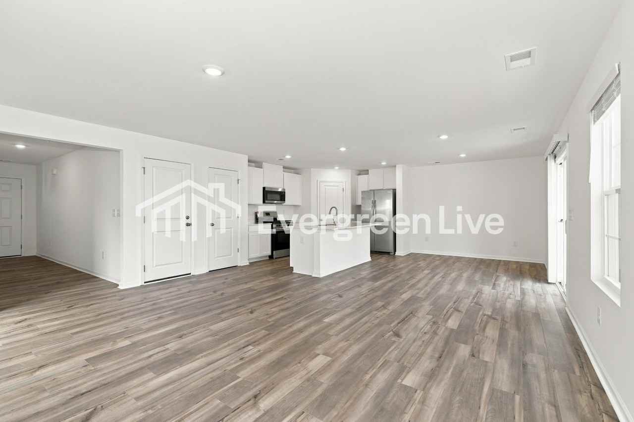 207 Chimney Stack Rd - Photo 4 of 16