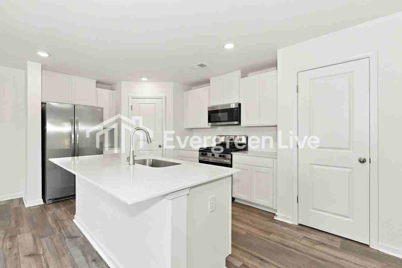 237 Woven Wheel Dr - Photo 5 of 16