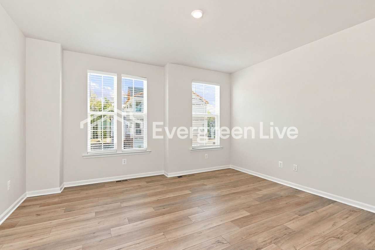 6043 Blue Iris Rd - Photo 3 of 15