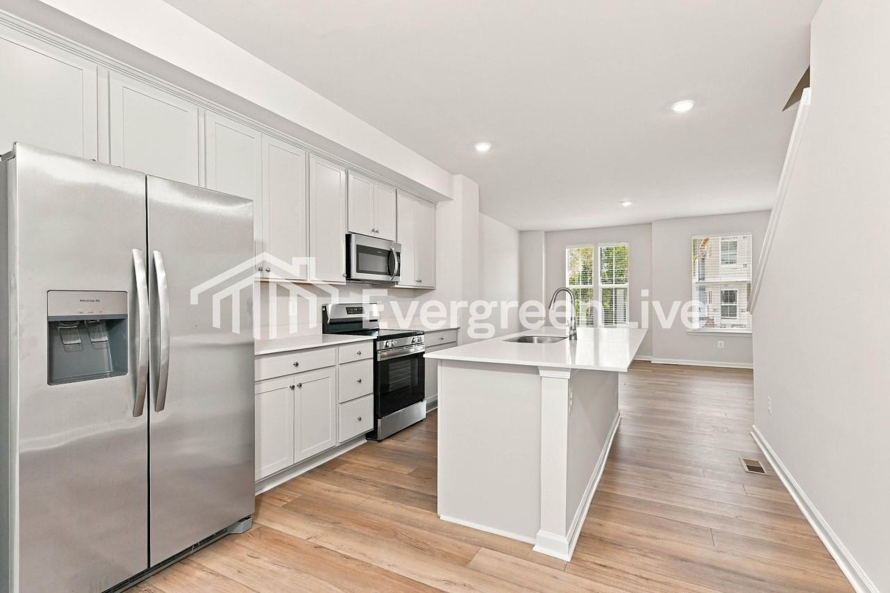 6043 Blue Iris Rd - Photo 5 of 15