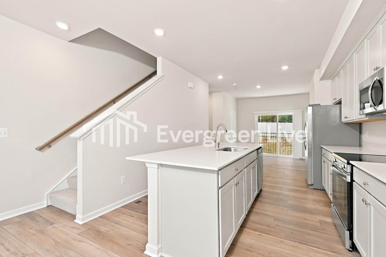 6043 Blue Iris Rd - Photo 7 of 15
