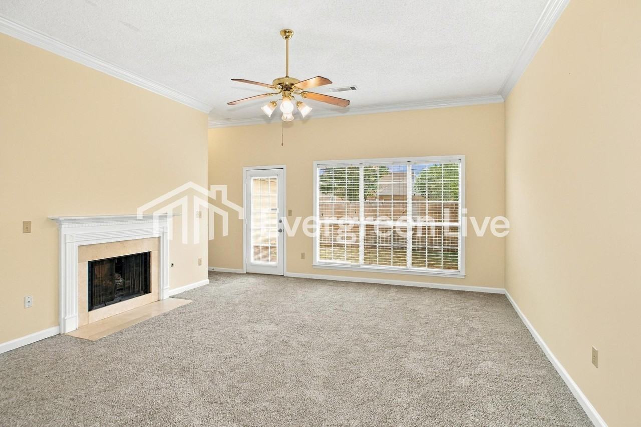 5009 Flanders Ave - Photo 4 of 15